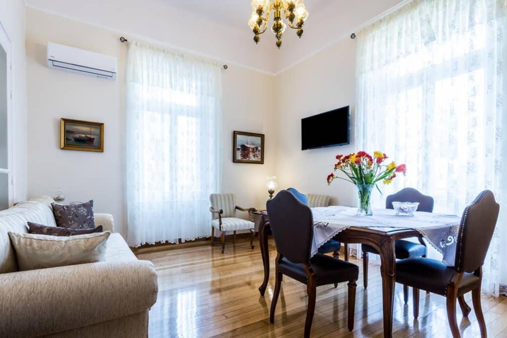 Neoclassical Apartment With 3 Bedrooms In Piraeus Pireu Exterior foto