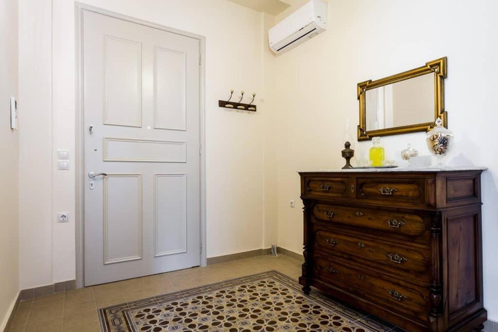 Neoclassical Apartment With 3 Bedrooms In Piraeus Pireu Exterior foto
