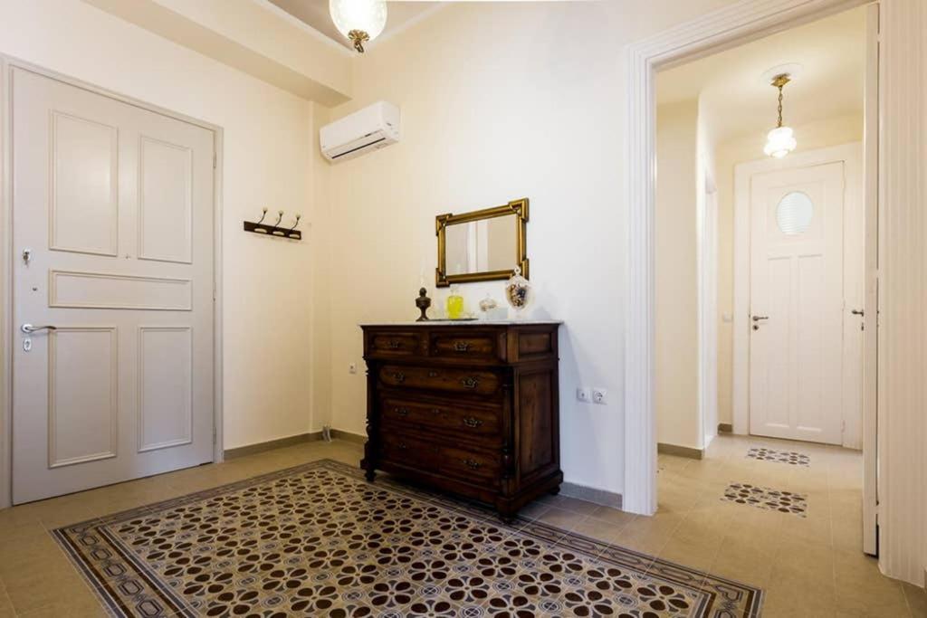 Neoclassical Apartment With 3 Bedrooms In Piraeus Pireu Exterior foto