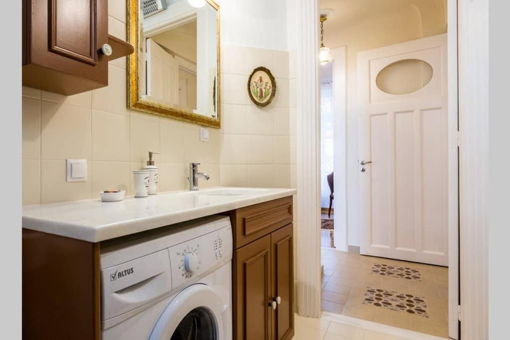 Neoclassical Apartment With 3 Bedrooms In Piraeus Pireu Exterior foto